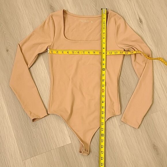 Abercrombie & Fitch Soft Matte Seamless Long-Sleeve Squareneck Bodysuit Tan S - Picture 3 of 7